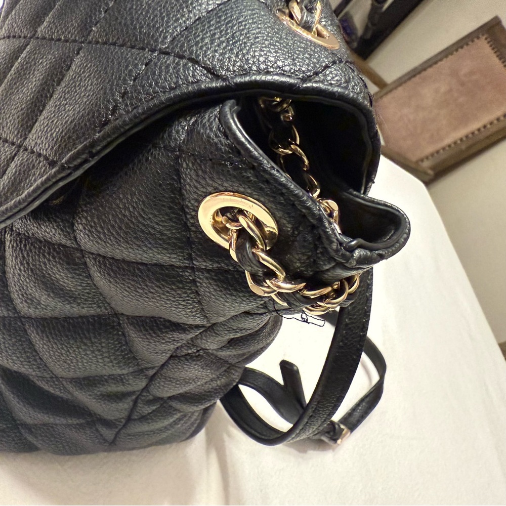Hard 2 Find Black Leather Gillian Flap Guess Quilted Backpack Urban Spirit GG - Picture 14 of 16